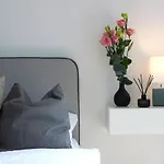 Dreamspace L Kingsize Bett + Free Coffee & Cookies